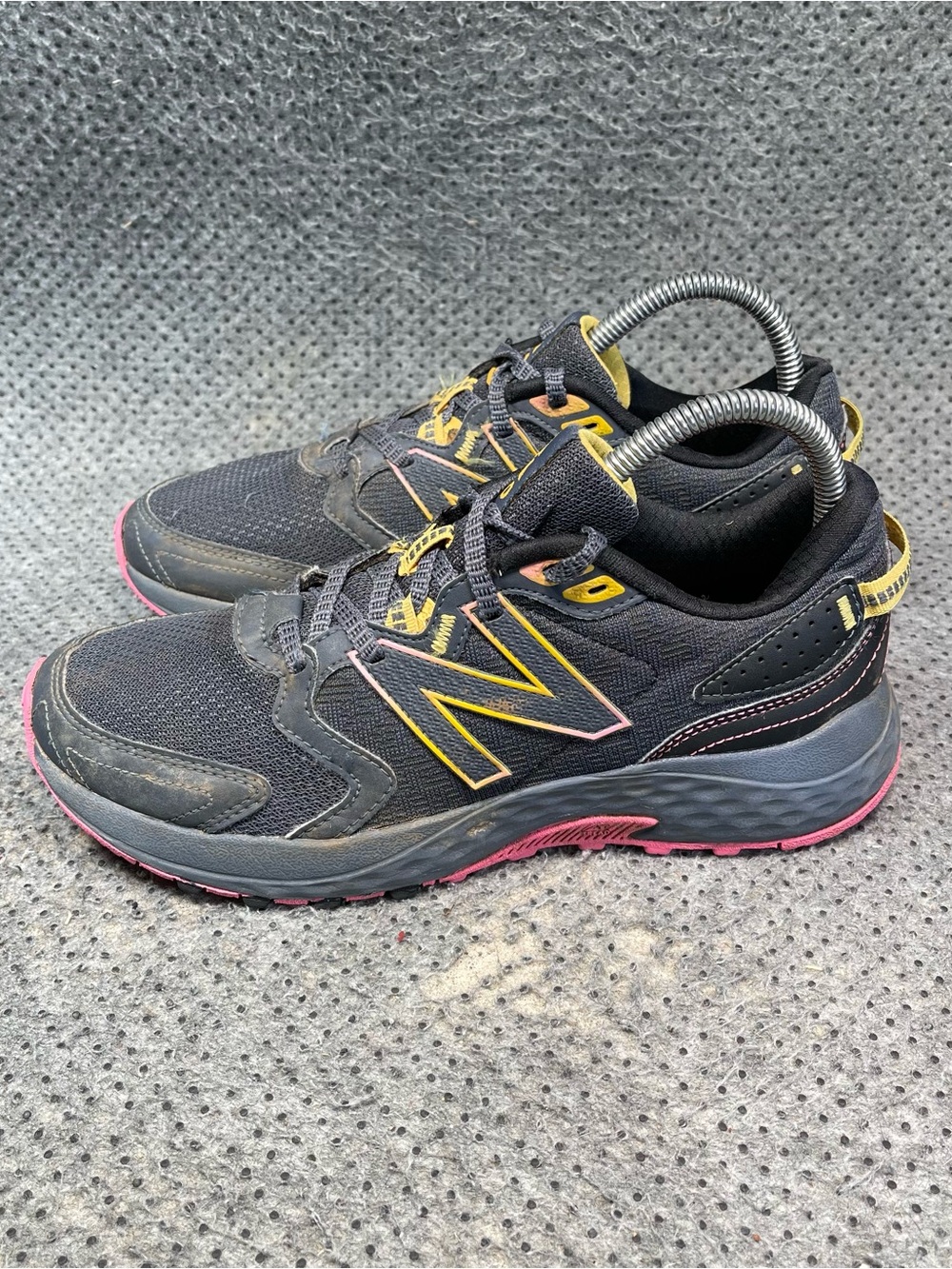 New Balance 410 Black Trail Shoes Size 8 Women’s